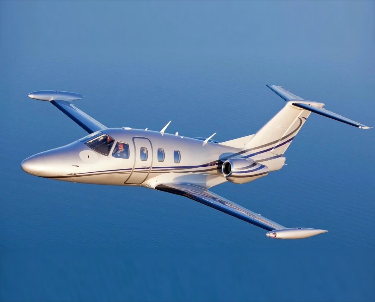 Eclipse 550 very light jet in flight